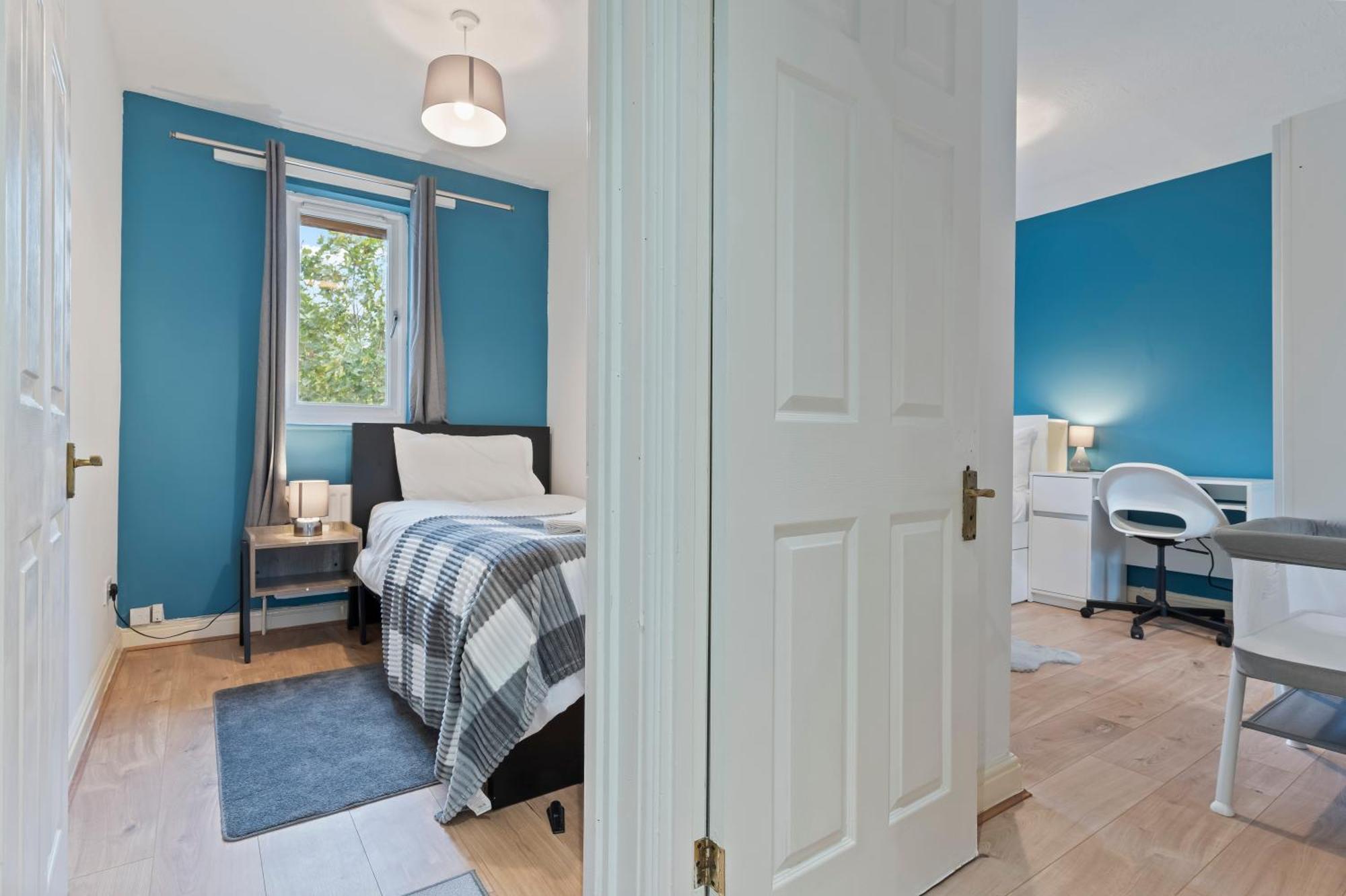 Lovely 4Br House In The City With Parking London Exteriör bild