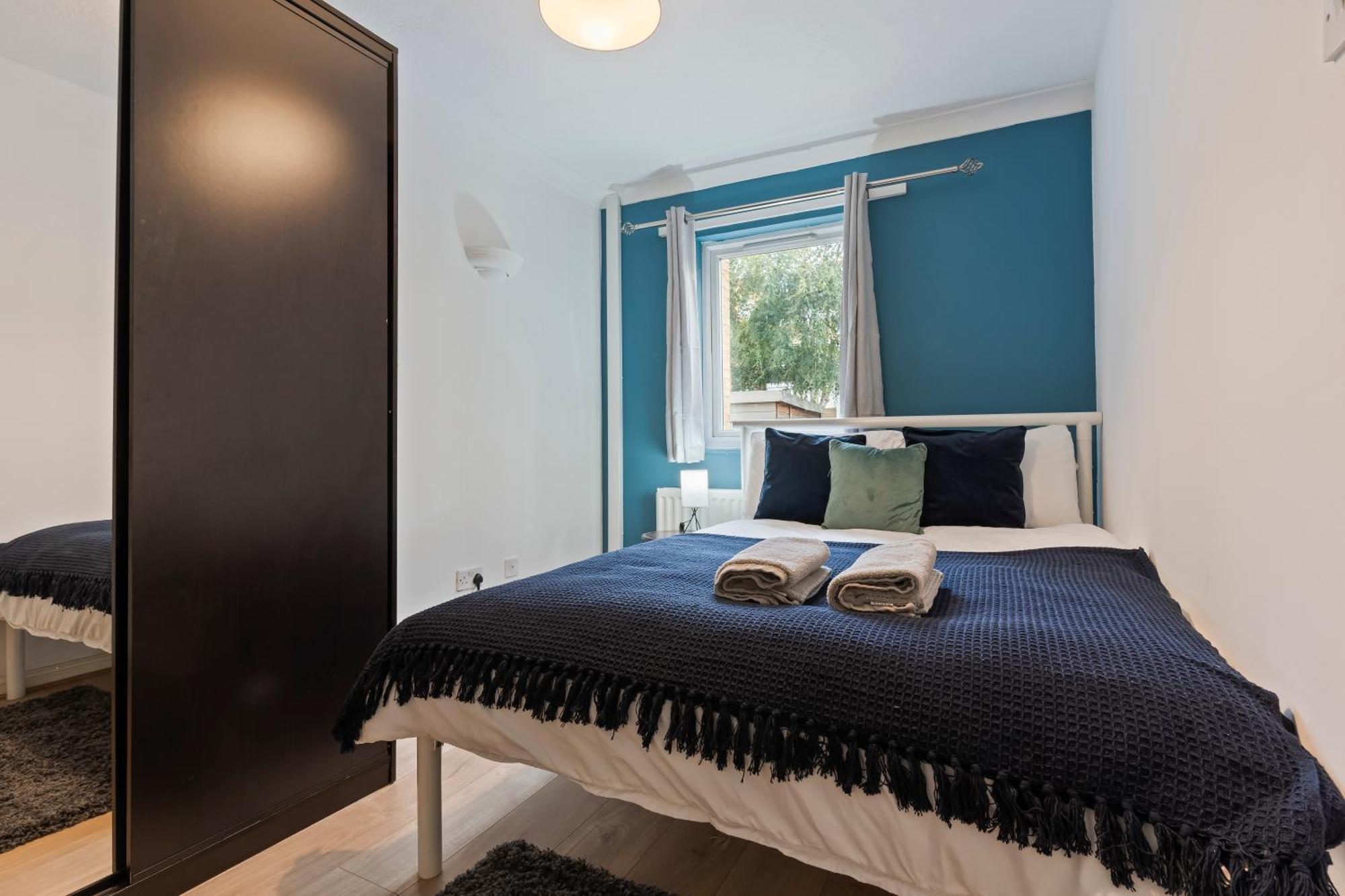 Lovely 4Br House In The City With Parking London Exteriör bild