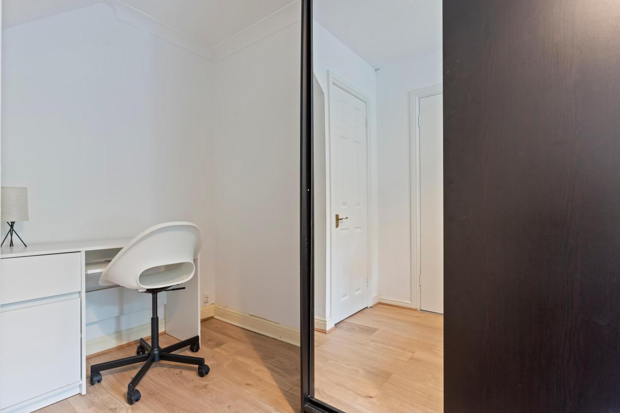 Lovely 4Br House In The City With Parking London Exteriör bild