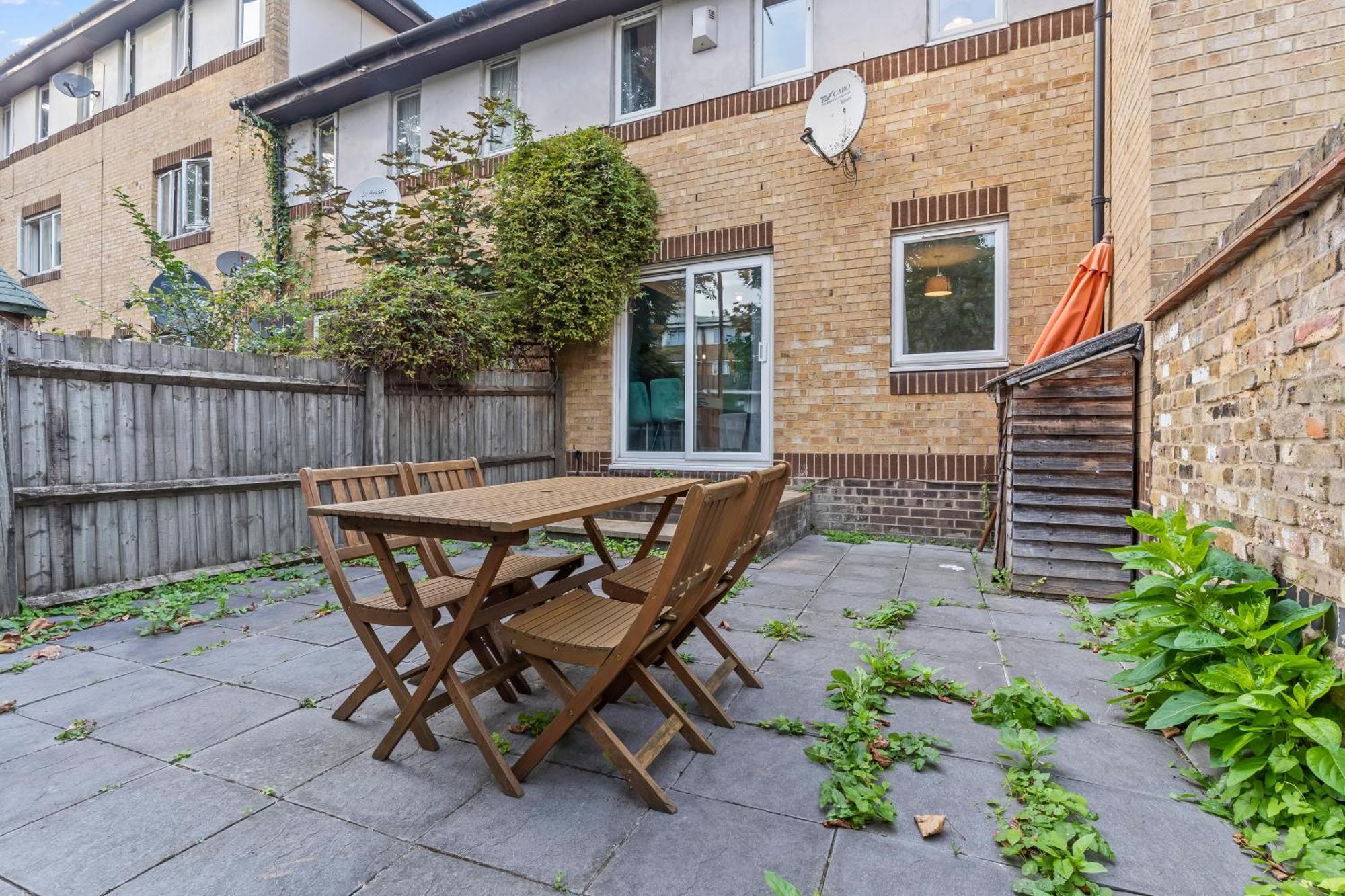 Lovely 4Br House In The City With Parking London Exteriör bild