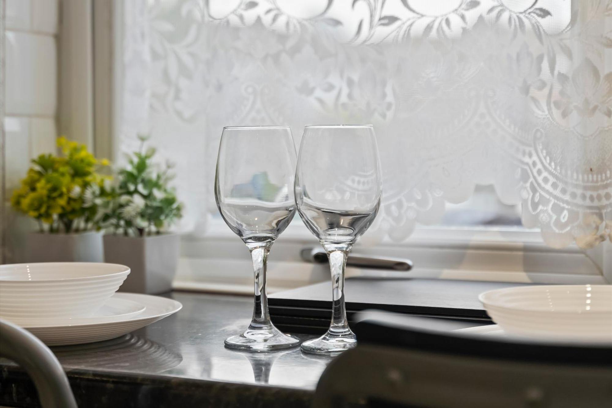 Lovely 4Br House In The City With Parking London Exteriör bild