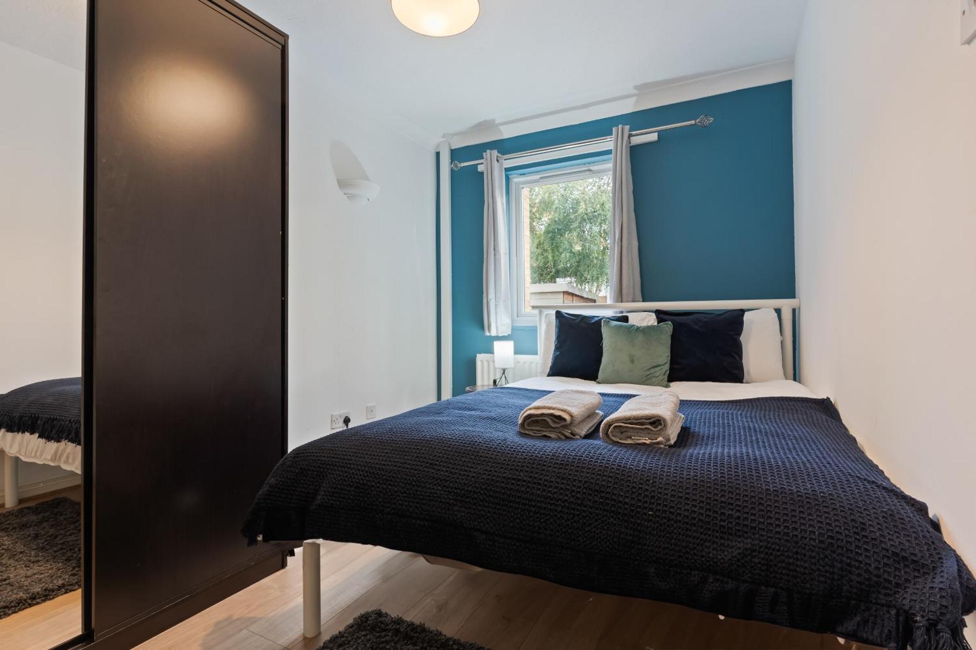 Lovely 4Br House In The City With Parking London Exteriör bild